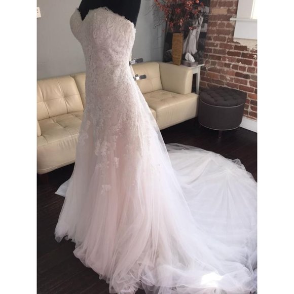 Essense of Australia Size 2/ 0 D2122 Wedding Gown - Picture 5 of 8